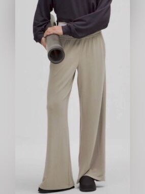 Lululemon BeCalm Soft Mid-Rise Wide Leg Pants Size L